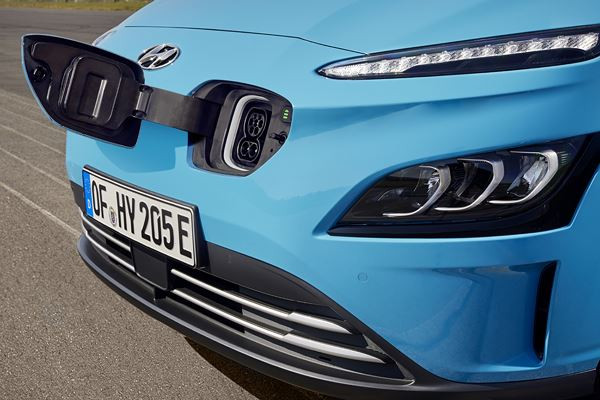 Le SUV urbain Hyundai Kona Electric adopte une calandre fermée