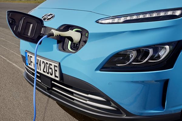 Le SUV urbain Hyundai Kona Electric adopte une calandre fermée