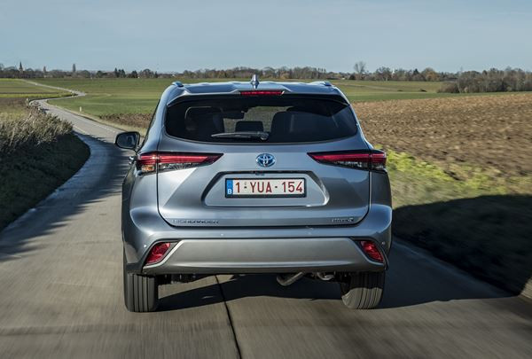 Toyota Highlander Hybride: un SUV sept places hybride modulable à transmission intégrale