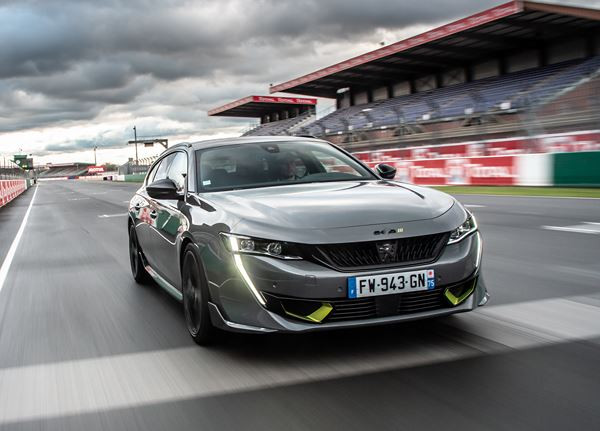 Le break électrifié radical 508 SW Peugeot Sport Engineered délivre 360 ch