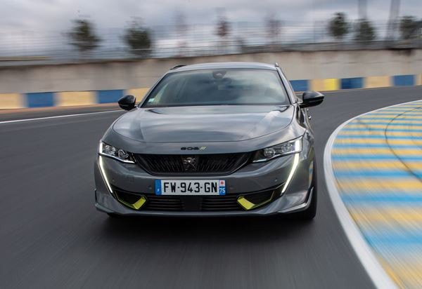 Le break électrifié radical 508 SW Peugeot Sport Engineered délivre 360 ch