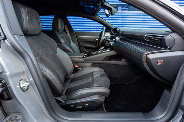 Le break électrifié radical 508 SW Peugeot Sport Engineered délivre 360 ch