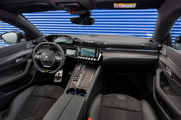 Le break électrifié radical 508 SW Peugeot Sport Engineered délivre 360 ch