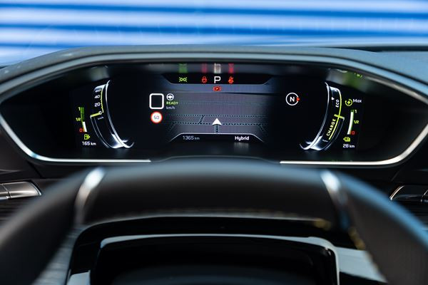 Le break électrifié radical 508 SW Peugeot Sport Engineered délivre 360 ch