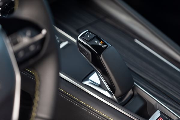 Le break électrifié radical 508 SW Peugeot Sport Engineered délivre 360 ch