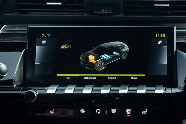 Le break électrifié radical 508 SW Peugeot Sport Engineered délivre 360 ch
