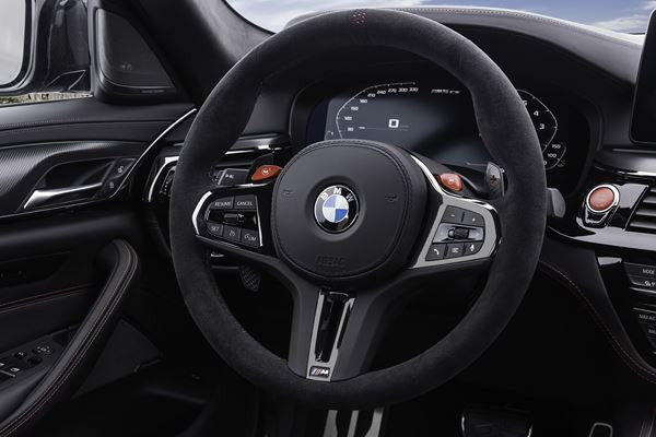 La BMW M5 CS ultra-sportive débite une puissance de 635 ch