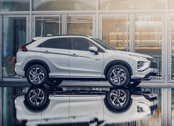 Le SUV Coupé Mitsubishi Eclipse Cross passe à l'hybride rechargeable
