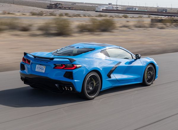 La Chevrolet Corvette Stingray Coupé à moteur central arrière en approche