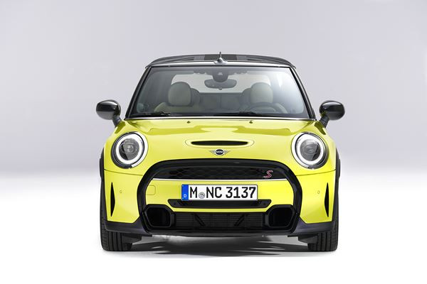 La Mini Cabrio rafraîchie affiche une face avant expressive