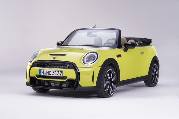 La Mini Cabrio rafraîchie affiche une face avant expressive