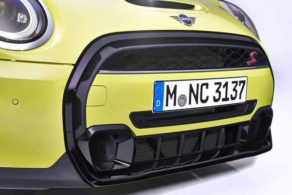 La Mini Cabrio rafraîchie affiche une face avant expressive