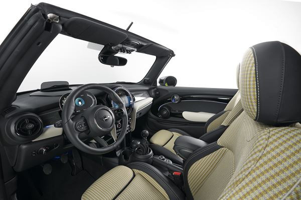 La Mini Cabrio rafraîchie affiche une face avant expressive
