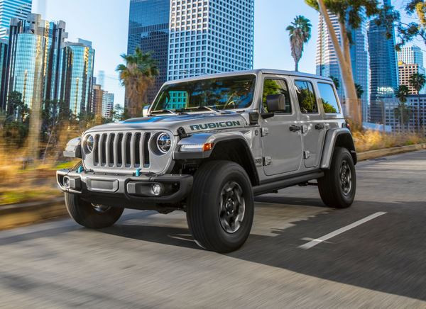 La Jeep Wrangler Unlimited 4xe hybride rechargeable affiche 53 d'autonomie électrique