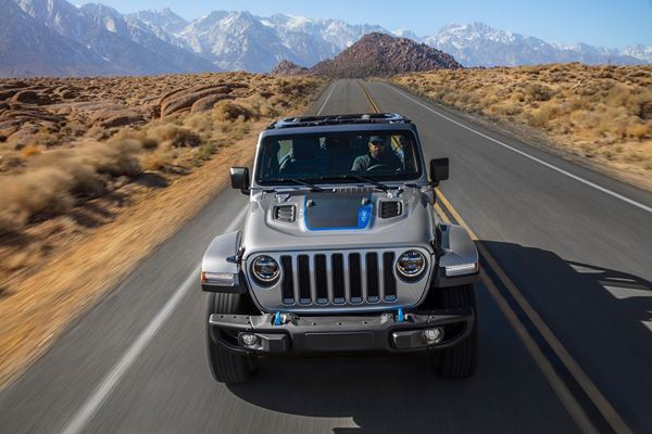La Jeep Wrangler Unlimited 4xe hybride rechargeable affiche 53 d'autonomie électrique