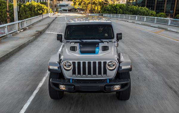 La Jeep Wrangler Unlimited 4xe hybride rechargeable affiche 53 d'autonomie électrique