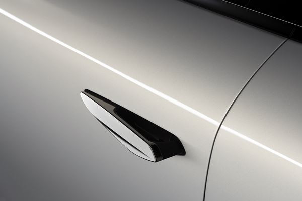 DS 4: une silhouette de Berline-SUV-Coupé à la lunette arrière inclinée