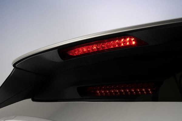 DS 4: une silhouette de Berline-SUV-Coupé à la lunette arrière inclinée