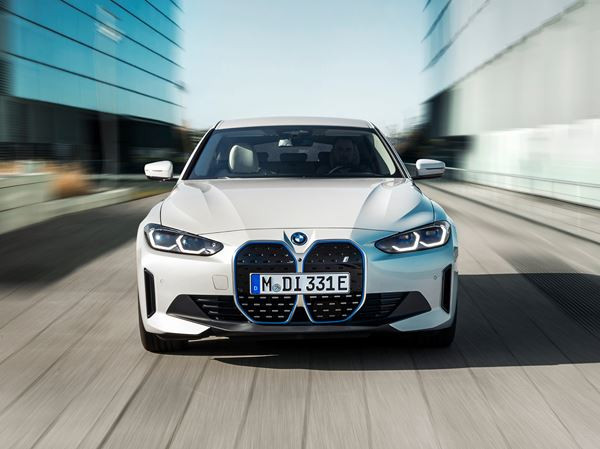 Le Gran Coupé électrique BMW i4 revendique une conduite axée sur le dynamisme