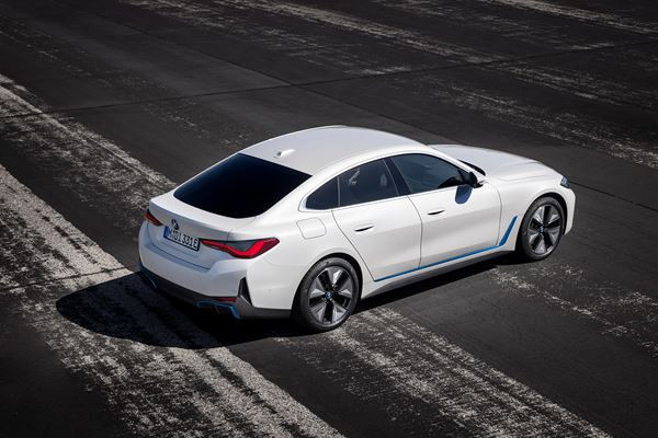 Le Gran Coupé électrique BMW i4 revendique une conduite axée sur le dynamisme