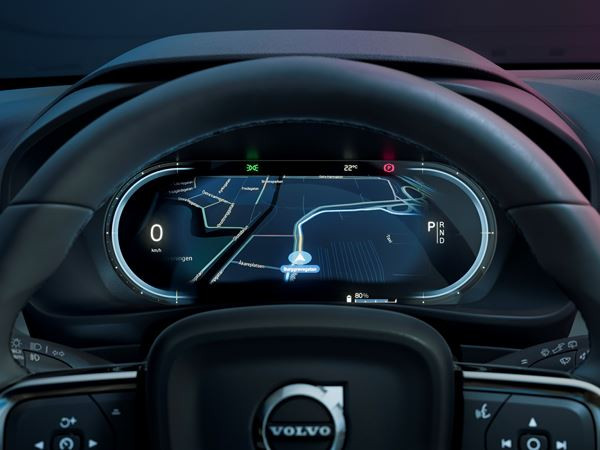 Le crossover coupé compact électrique Volvo C40 en approche