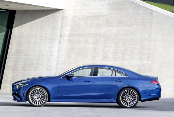 Le coupé quatre portes Mercedes CLS actualisé en approche
