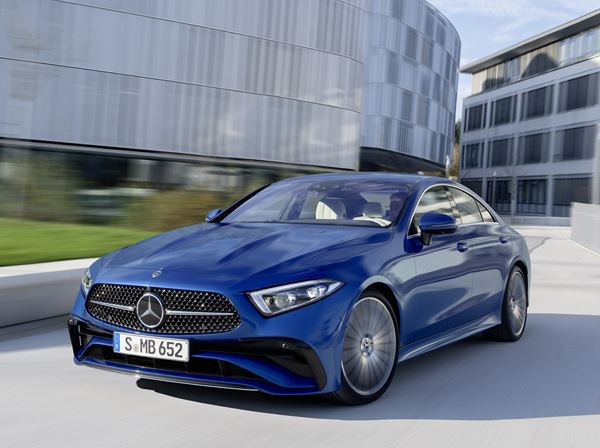 Le coupé quatre portes Mercedes CLS actualisé en approche