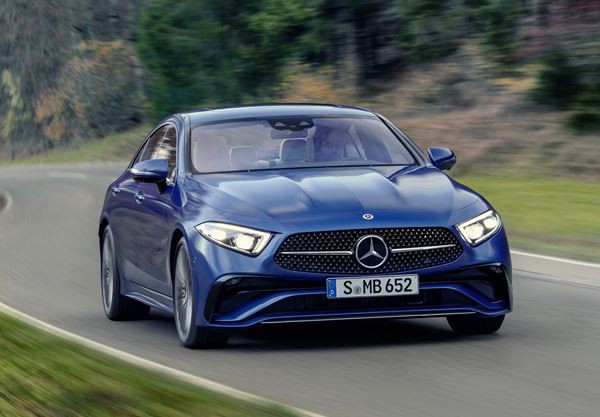 Le coupé quatre portes Mercedes CLS actualisé en approche