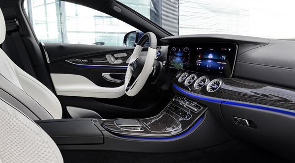 Le coupé quatre portes Mercedes CLS actualisé en approche