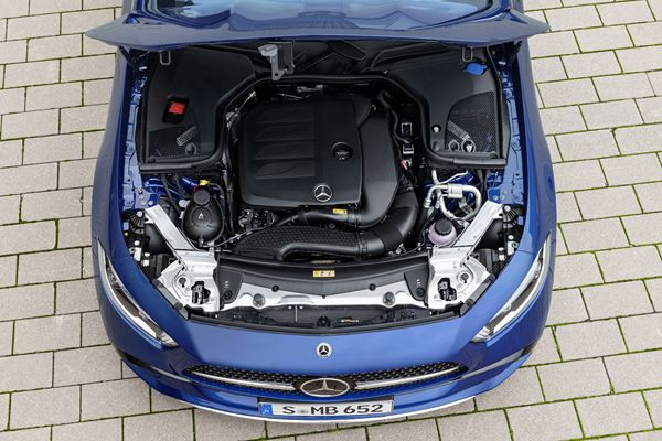 Le coupé quatre portes Mercedes CLS actualisé en approche