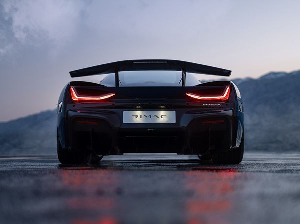L'hypercar électrique Rimac Nevera atteint une vitesse de pointe de 412 km/h