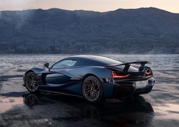 L'hypercar électrique Rimac Nevera atteint une vitesse de pointe de 412 km/h