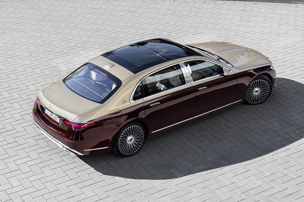 Mercedes-Maybach Classe S : une limousine de luxe exclusive adaptée au mode chauffeur