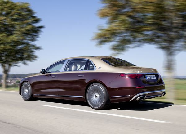 Mercedes-Maybach Classe S : une limousine de luxe exclusive adaptée au mode chauffeur