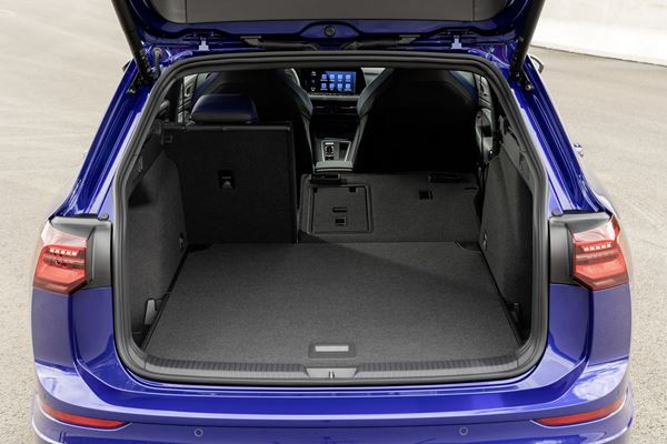 Le break Volkswagen Golf R SW 2.0 litres TSI débite une puissance de 320 ch