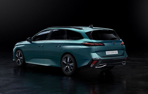 Le break Peugeot 308 SW affiche un profil racé et un arrière sophistiqué