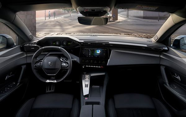 Le break Peugeot 308 SW affiche un profil racé et un arrière sophistiqué