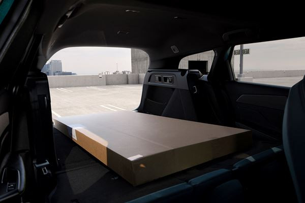 Le break Peugeot 308 SW affiche un profil racé et un arrière sophistiqué