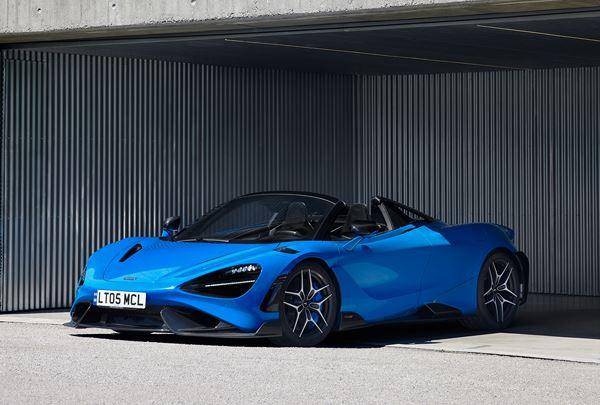 La supercar décapotable McLaren 765LT Spider embarque un V8 biturbo de 765 ch