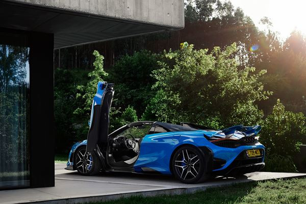 La supercar décapotable McLaren 765LT Spider embarque un V8 biturbo de 765 ch