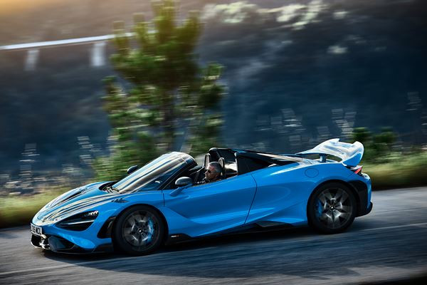 La supercar décapotable McLaren 765LT Spider embarque un V8 biturbo de 765 ch