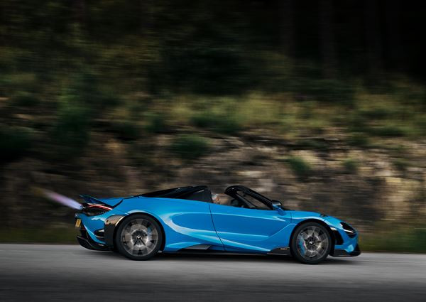 La supercar décapotable McLaren 765LT Spider embarque un V8 biturbo de 765 ch