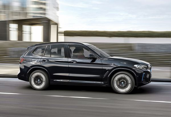 La BMW iX3 électrique s'offre un léger rafraichissement