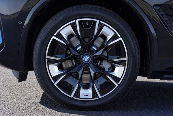La BMW iX3 électrique s'offre un léger rafraichissement