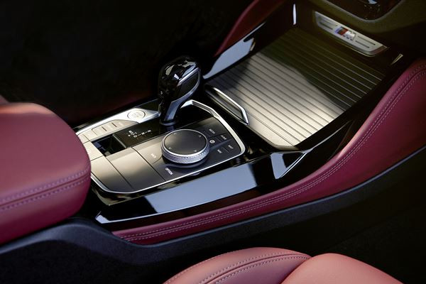 Le Sport Activity Coupé BMW X4 restylé en approche