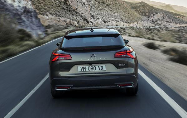 La Citroën C5 X innove avec sa ligne originale dans un segment traditionnel