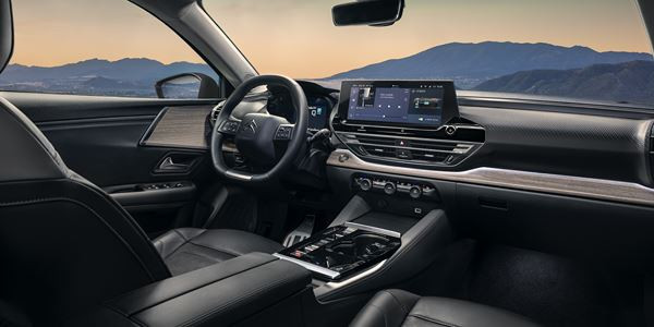 La Citroën C5 X innove avec sa ligne originale dans un segment traditionnel