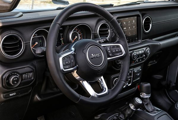 Le pick-up 4 places Jeep Gladiator embarque un moteur V6 3 litres Diesel de 264 ch