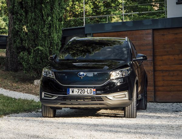 Le SUV compact électrique Seres 3 revendique une autonomie de 330 km