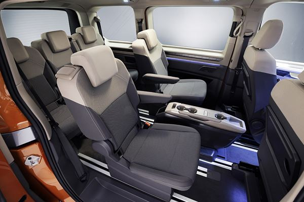 Le combispace Volkswagen Multivan offre sept sièges modulables